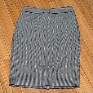 The Limited Monochrome Pencil Skirt